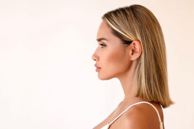 18-24 ya aralndaki genlerin yaklak yzde 60' grntlerini deitirmek konusunda bask altnda hissediyor, bu da dermal dolgular gibi kozmetik prosedrlere bavurma olaslklarn artryor. Dr. Ahmed El Muntasar, ''Dermal dolgu, yze hacim kazandrmak iin harika bir yntemdir. Ancak ok fazla dolgu tam tersi etki yaratabilir ve yznzde oluturabilecei glgeler nedeniyle daha yal grnmenize neden olabilir'' diyor.