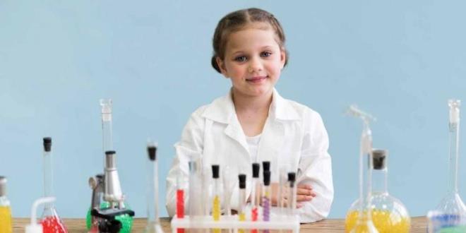 Austos?ta doan ocuklarn ise genellikle akademik olarak daha az baarl olarak tanmland.