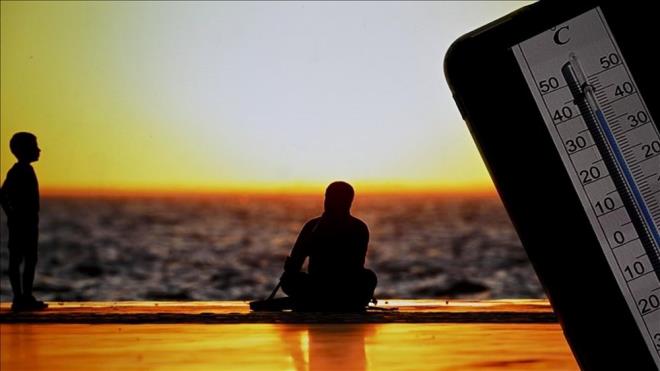 "Pastrma scaklar," Trkiye'de genellikle Ekim aynn ortalarndan sonlarna kadar meydana gelen, aniden ykselen scak hava dalgalarn tanmlar.Scaklklar, mevsim normallerinin zerinde seyreder.