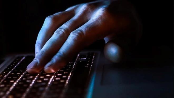 BAKAN TUN ERM ENGEL KARARINI DUYURDU    Bakan Tun, sosyal medya hesabndan yapt aklamada, Discord isimli sosyal medya platformunda 5651 Sayl "nternet ortamnda yaplan yaynlarn dzenlenmesi ve bu yaynlar yoluyla ilenen sularla mcadele edilmesi" hakknda kanunun 8/1 maddesinde yer alan "ocuklarn cinsel istismar ve mstehcenlik" sularnn ilendiine dair yeterli phenin bulunduunu belirtti.