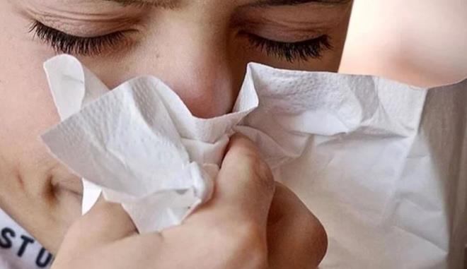 GRP AISI HER YIL YAPILIR MI?<p>  Her yl mevsimsel gribe neden olan grip virs deiebilmektedir ve grip asnn ierii Dnya Salk rgt tarafndan bir yl nce salgn yapan virs tiplerinin belirlenmesi ile gelitirilmekte ve ann ierii de bu uygulamaya bal olarak her yl deimektedir. A, yapld grip sezonu iin etkili olmaktadr. Bu nedenle; eskiden geirilmi grip hastal ya da uygulanm grip asna baklmakszn mevsimsel gribe kar etkin bir korunma salanmas iin her yl grip as yaptrlmaldr. Ann koruyucu etkisi, a yapldktan iki hafta sonra balayaca iin ann en uygun zaman, gribin sk grlmeye balad dnemden hemen ncesidir. Ekim ve Kasm aylar grip asnn yaplma zaman olarak tercih edilmelidir. Alanmayanlar kiiler ise mart aynn sonuna kadar alanabilir. Ann koruyuculuu yaklak 6-8 ay srer.