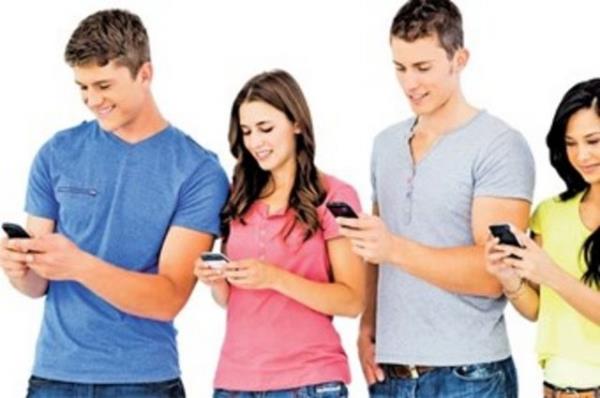 Telefona bakmak i�in �ne e�ildi�inizde ba��n�z�n a��rl��� omurgan�za y�k yaparak duru� bozuklu�una ve a�r�lara sebep oluyor.