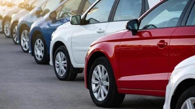 Bu uygulama nmzdeki gnlerde otomobil satlarnda da devreye alnacak.Konuyla ilgili olarak aklama yapan Ticaret Bakan Yardmcs Mahmut Grcan, "Bu sistemi ayn ekilde otomobilde de balatyoruz. e-Devlet zerinden girerek sahip olduunuz aracn, ilann vermekle ilgili bir almamz var. O da bitmek zere, nmzdeki aylarda yrrle girecek." diye konutu.