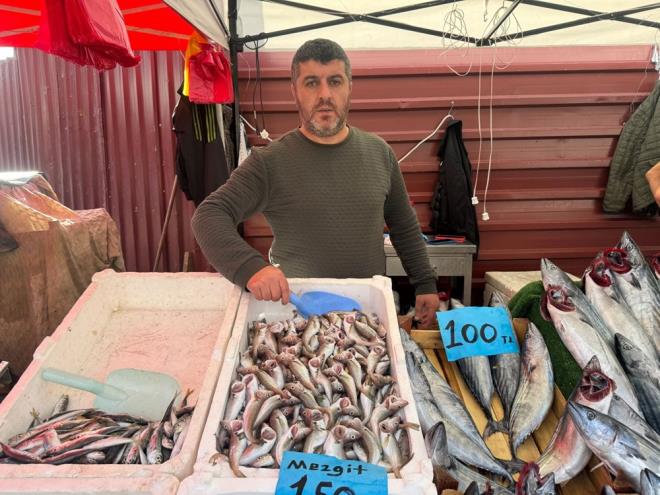 Palamut ise mezgidin arkasnda kalarak tanesi 100 liradan satld. Havalarn soumasyla birlikte fiyatlarn yeniden dmesi bekleniyor.