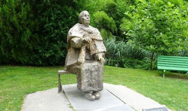 nl kahin, ngiltere Prensesi Diana'nn lm, Rus denizalts Kursk'un bat, 11 Eyll terr saldrlar, DAE?in ykselii, ve Brexit oylamas da dahil olmak zere gerekleen ok sayda tahminde bulundu.    1996'da hayatn kaybetmesine ramen gelecek ile ilgili her yl yeni kehanetleri ortaya kan Baba Vanga'nn 2025 yl iin ngrd kehanetler ortaya kt.     ou ikinci elden anlatmlara dayand iin dorulanmam olsa da pek ok kii onun gelecekle ilgili tahminlerini hevesle bekliyor.    te Baba Vanga'nn 2025 kehanetleri...