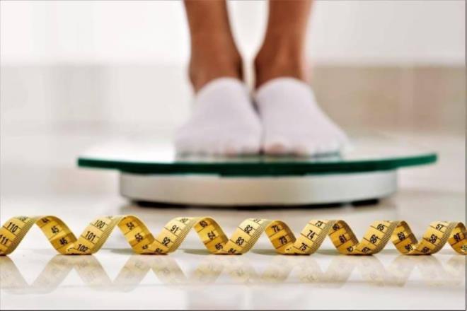 ZAYIFLAMA ��NELER�N�N YAN ETK�LER�    Mucize gibi g�sterilen bu i�nelerin kilo kayb� �zerine etkilerinin k�s�tl� oldu�unu belirten �zt�rk, mutlaka doktor kontrol�n� �nerdi ve zay�flama i�nelerinin yan etkilerini ��yle s�ralad�: