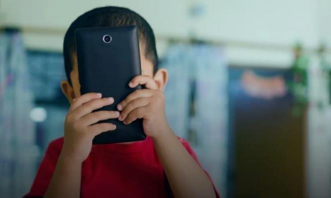 OCUKLARIN KULLANDIININ FARKINDALAR AMA ZARARLARINI GZ ARDI EDYORLAR