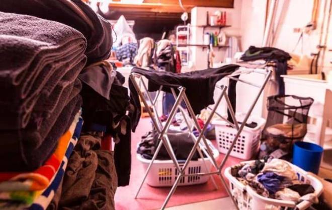 nk kf duvarlara yapyor ve salmza zarar verdii gibi zamanla eve de zarar veriyor. Duvarlarda renk deiimine ve kt kokuya da neden olabiliyor.