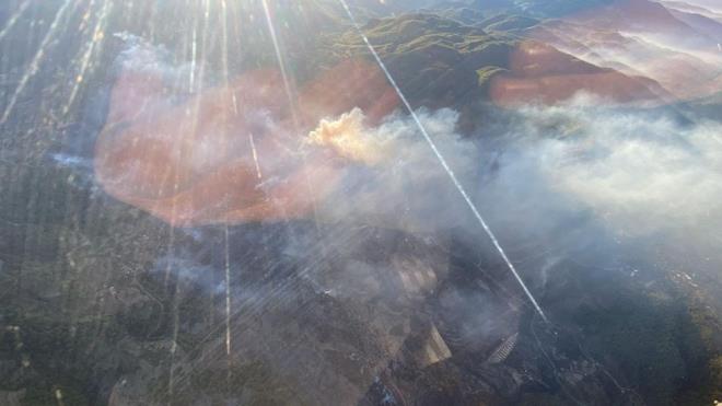 Mula'da orman yangnlaryla mcadele var.    Mentee ilesi Turnal Mahallesi'nde sabaha kar balayan ve rzgarn etkisiyle byyen yangna gece kara ekipleri, sabahn ilk klaryla da hava ekipleri mdahale balatt.