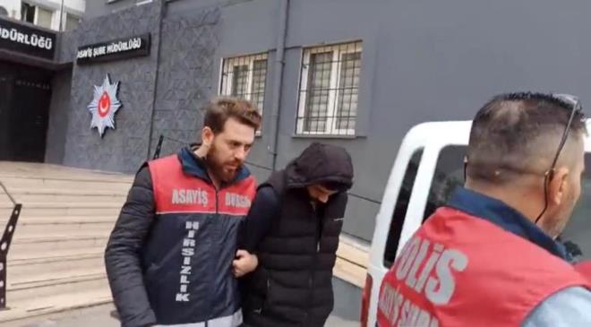 .M.A'nn ise C.K'nin ricasn kramad iin bu oyuna ortak olduunu syledii renildi.    Gvenlik kameralarnn kaytlarnda, .M.A'nn terminale doru motosikletle gittii, C.K'nin otomobiliyle onu takip ettii, i adam yol kenarnda dururken motosikletlinin para dolu antay "kapka" yaparak uzaklat, C.K'nin onu kovalad grlyor.