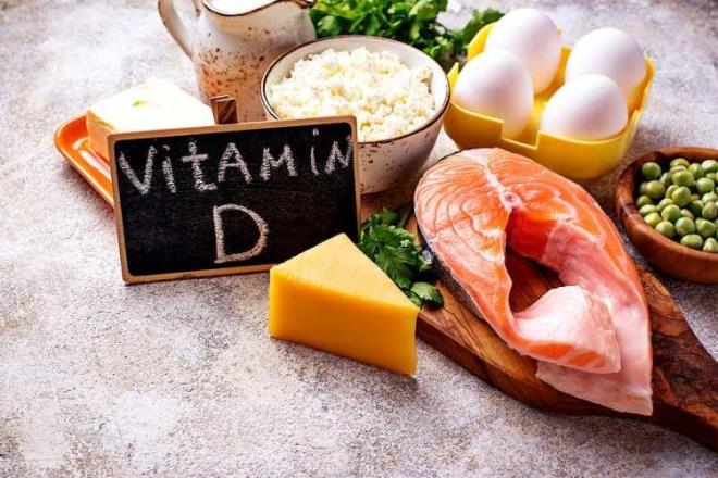 BAZI ARILARIN NEDEN D VTAMN EKSKL    Vitamin eksiklii dardan bakldnda kendini belli etmese de farkl belirtilerle ortaya kabilir. D vitamini eksikliinin en belirgin zellikleri yorgunluk, uykusuzluk, kemik arlar, depresyon, sa dklmesi, kas zayfl ve itah problemleridir.