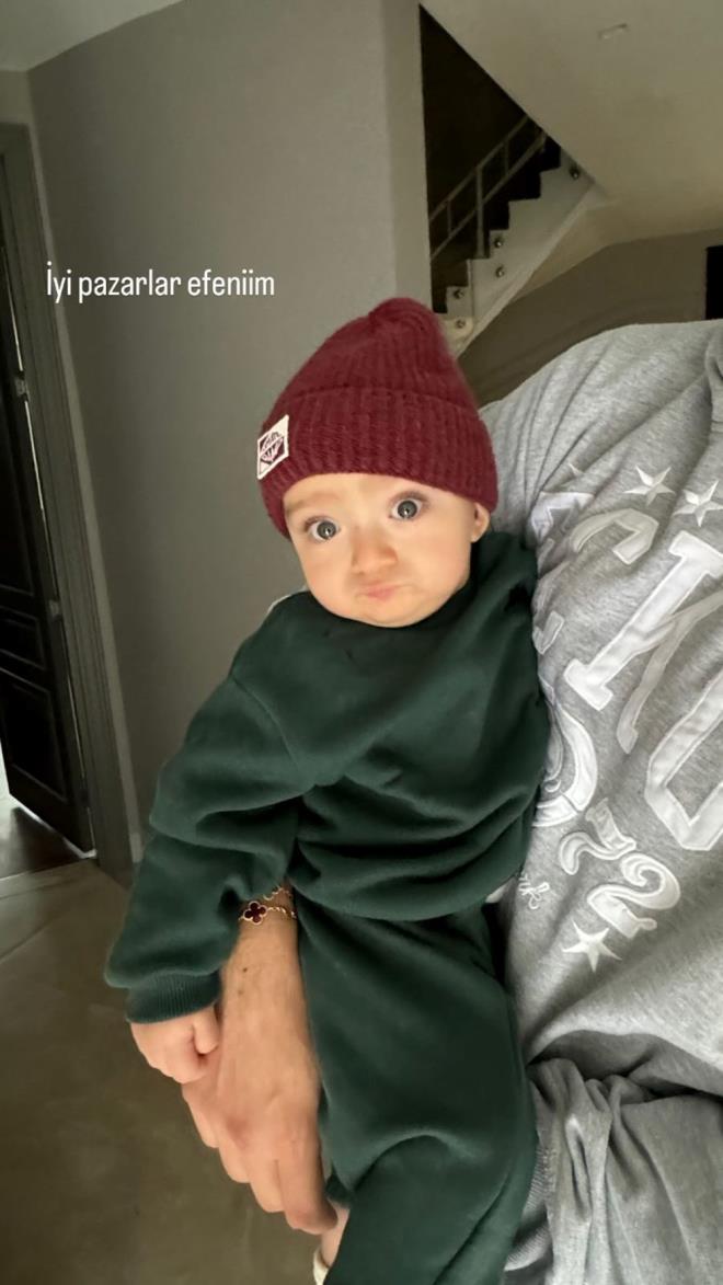 Yasemin efkatli, ilk olarak "yi pazarlar efendim" diyerek Ayel'in fotorafn paylat.