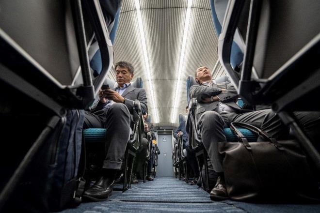 lk olarak 2027'de hizmet vermesi planlanan tran   bir takm aksaklklar ve evrecilerin itirazlar nedeniyle en erken 2034'te hizmete girebilecek.  <p>  Deneme srnde, trenin hz gzle takip edilemeyecek kadar yksek seviyelere ulat. Japonya, hzl trenleri en ok kullanan lkelerden biri olarak bilinirken, mevcut inkansen hzl treni saatte 320 kilometre hza ulaabiliyor. Ancak, dnya hz rekoru, u anda in'e ait.