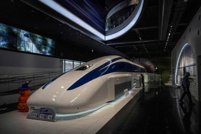 Saate 500 kilometre hza ulaan maglev treni  bakent Tokyo ve Nagoya kenti arasnda sefer yapacak.