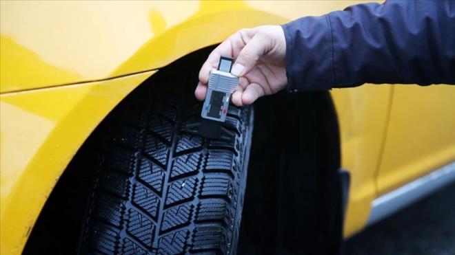 KI LAST NE ZAMAN TAKILIR?      ehirleraras yk ve yolcu tayan ticari aralar iin k lastii takma zorunluluu her yl 1 Aralk'ta balamaktadr.    Buna gre, yolcu ve eya tamalarnda kullanlan aralar her yl 1 Aralk ile 1 Nisan tarihlerinde zorunlu olarak k lastii kullanmaktadr.