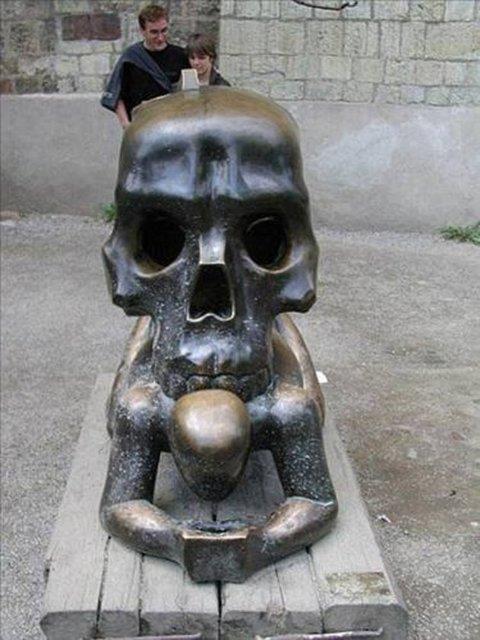 te dnyann eitli yerlerinden akl almaz heykeller. Bazlar gerekten akln snrlarn am. Aralarnda yleleri var ki, zmeniz uzun zamannz alabilir...