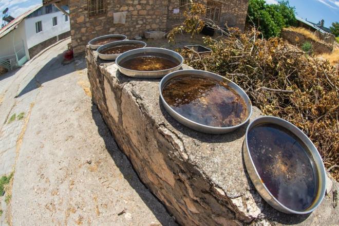 PEKMEZLERDE NE KADAR KALOR VAR?    Dut pekmezi kalorisi : 300    zm pekmezi kalorisi : 242    Keiboynuzu pekmezi kalorisi : 270      Bu makale sadece genel bilgi verme amacyla yazlmtr ve doktor tavsiyesi olarak ele alnmamas gerekir