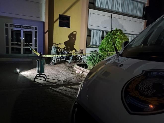 Olay, saat 18.30 sralarnda merkez Meram ilesi Havzan Mahallesi Ebussuud Efendi Caddesi zerinde bulunan bir sitede meydana geldi.