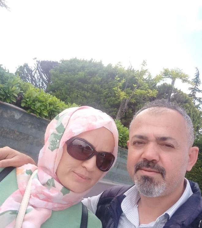 Edinilen bilgiye gre, zel bir eitim kurumunda retmenlik yapan Abdullah Kktademir, boanma aamasndaki ei zel bir eitim kurumunda retmen olan Ebru Kktademir'i zel ders verecei site nne kadar takip etti.