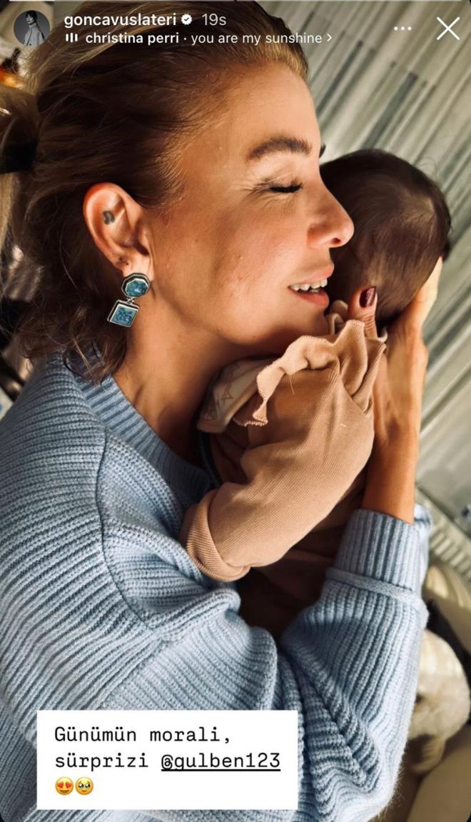 "GNN SRPRZ"    Gonca Vuslateri, Ergen ile kz Asya'nn fotorafn "Gnmn morali, srprizi" notuyla paylat.