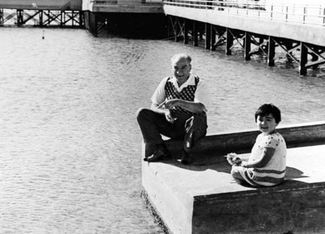 "Cumhuriyetimiz yle zannolunduu gibi zayf deildir. Cumhuriyet bedava da kazanlm deildir. Bunu elde etmek iin kan dktk. Her tarafta krmz kanmz akttk. cabnda messeselerimizi mdafaa iin lzm olan yapmaa hazrz. "<p>    "Cumhuriyet dnce serbestlii taraftardr. Samim ve meru olmak artiyle her fikre hrmet ederiz. Her kanaat bizce muhteremdir. Yalnz muarzlarmzn insafl olmas lzmdr."