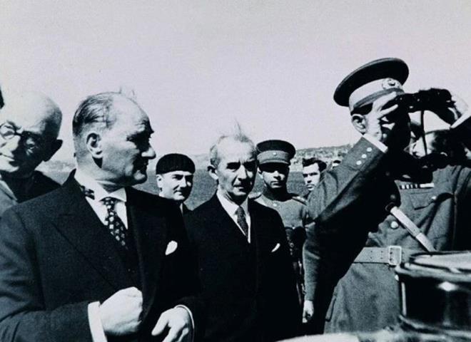 Takvimler 29 Ekim 1923' gsterirken, Gazi Mustafa Kemal Atatrk nderliinde Trkiye, Cumhuriyet'in ilan ile inklaplarn pei sra gelecei tarihi bir dneme balad. Trkiye Cumhuriyeti'nin kurucusu Byk nder Gazi Mustafa Kemal Atatrk'n en byk inklab olan Cumhuriyet, bundan 101 yl nce ilan edildii dnemde kamuoyunda cokuyla karland. Mustafa Kemal Atatrk?n Cumhuriyet Bayram'nn anlam ve nemini anlatan szlerini derledik...