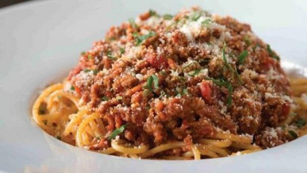 Kyma veya et eklenmi makarna yerine sebzeli makarna tercih edin, 100 kalori daha az tketin.