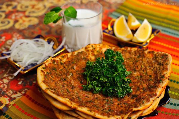 Kymal/etli veya peynirli pideler yerine 1 lahmacun tketmek, 150 kalori daha az almanz salar" tavsiyelerinde bulundu.