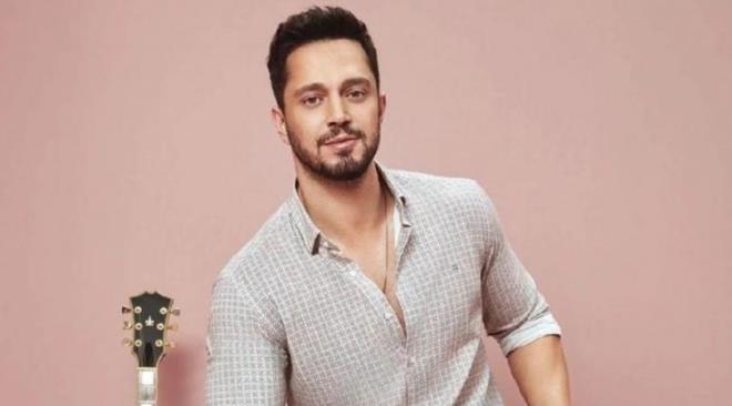 zmir'e tanacan aklayan Boz, zmir halk tarafndan alklarla karland.