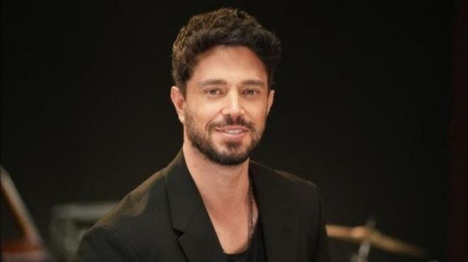 Pop arkcs Murat Boz, Trkiye Cumhuriyeti Kltr ve Turizm Bakanl?nn hayata geirdii "Trkiye Kltr Yolu Festivali" kapsamnda zmir'de konser verdi.