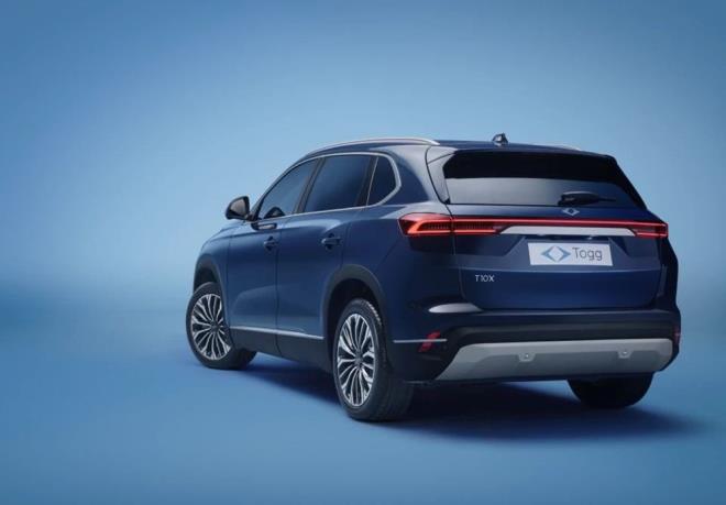 DJTAL ANAHTAR PAYLAMA AKTF OLDU    Yenilenmi bir medya arayz de sunan yeni 1.5 yazlm, T10X'in ekran dokunma hassasiyetini  kademeli ekilde deitirme imkan veriyor. Yeni zelliklerden birisi de gsterge ekrannda akll cihazn arj durumuna gre yaplabilecek maksimum geri kazanmn dinamik bir biimde gsterilmesi olacak.    Dier yandan 1.5 yazlmyla "akll cihazm" uygulamasn kuran ve gncelleyen kullanclar dijital anahtar ve dijital anahtarlarn paylama zelliklerini de kullanmaya balayabilecek.