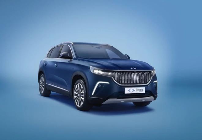 Yeni yazlmla kullanclar performans iyiletirmelerinin yan sra yeni dijital asistan komutlar, profil atamasna gre bluetooth tercih ncelikleri ve src ekranna yn bilgisi olarak yansyacak navigasyon ynlendirmeleriyle daha konforlu bir sr deneyimi yaayabilecek.