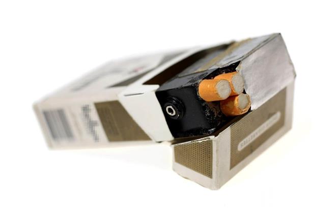 1967-1989 yllar arasnda da ayakkab topuuna gizlenmi dinleme cihazlar, dnemin en ok kullanlan ancak riskli saylan yntemlerinden biri oldu.    Sigara paketlerine yerletirilen telsiz vericiler, 2000'li yllarn bandan beri eitli operasyonlarda kullanld. Bu yntem birok operasyonda baarl sonular salad.