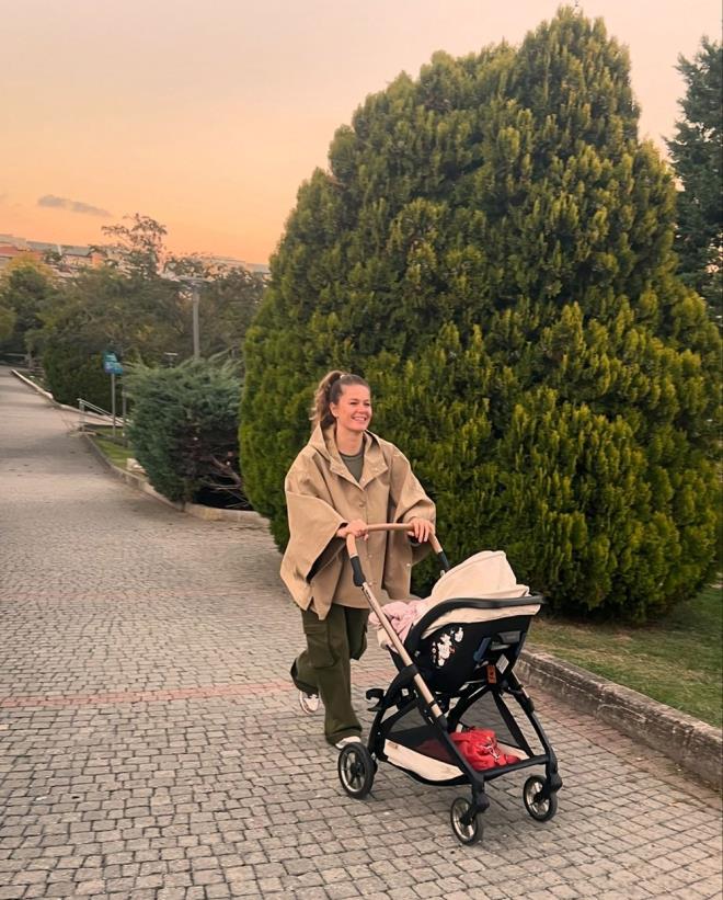 35 yandaki nl oyuncu, paylamna "Gezelim dnyalar gel seninle" notunu dt.