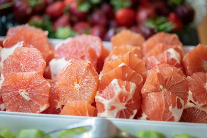 Greyfurtta yksek oranda C vitamini, antioksidan, likopen, magnezyum, potasyum ve A vitamini yer alr. <p>    Greyfurtun iindeki antioksidan, kiinin baklk sistemini glendirir. Baklk sistemi glendike vcut daha direnli hale gelir ve hastalk riski azalr.