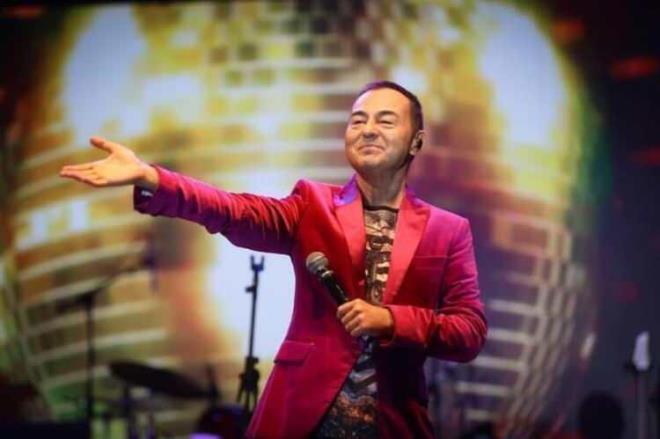 Yllardr Saryer'in lks bir sitesinde villada oturan nl arkc, evini 10 milyon dolara (340 milyon lira) sata kard. Orta, Caddebostan'a tanma karar ald.