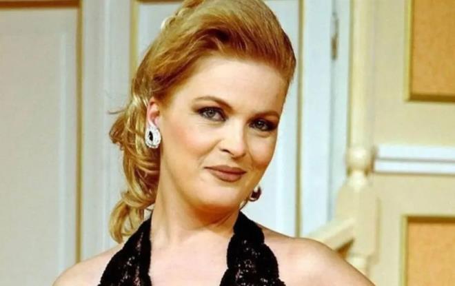 "Aylk 150-200 bin TL alyoruz"<p>  Aklamalaryla ok konuulan 64 yandaki nl oyuncu, tiyatrodan artk iyi para kazanldn belirtti. diz, aklamasnda u ifadeleri kulland: