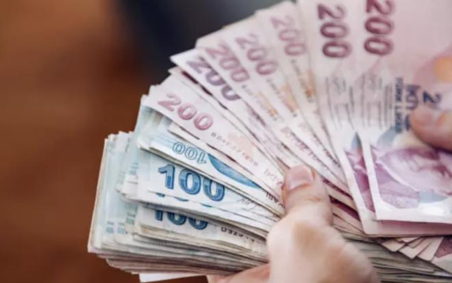 Milliyet'te yer alan habere gre, tahminler asgari crete %30 civarnda zam yaplaca ynnde.<p>    Rakama dkmek gerekirse 2025 yl net asgari cretinin yaklak %30 artla 22.102 TL olaca ngrlyor.