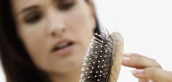 te bn-i Sina'nn sa sorunlarna dair nerdii baz bitkisel yalar:  <p>  emen Otu Ya: bn-i Sina, kepek sorununa kar emen otu yan neriyor. Bu yan, sa derisindeki kuru dklmeyi engelleyerek kepek oluumunu azaltt biliniyor. Gnmzde emen otu ya, doal ampuanlar ve kepek kart rnlerde yaygn olarak kullanlmaktadr.