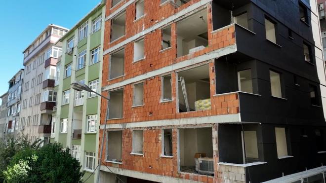 BAKANLIKTAN PAYLA�IM    �te yandan Bakanl���n sosyal medya hesab�ndan yap�lan payla��mda, son g�ncellemeler sonras� kampanyayla ilgili merak edilenler yan�tland�.  Payla��mda, "�stanbul'da kentsel d�n���m� h�zland�ran, vatanda��m�z� g�venli konutlara kavu�turacak Yar�s� Bizden Kampanyam�zla ilgili merak etti�iniz her �ey burada." ifadesiyle kampanyan�n animasyon videosu yay�mland�.