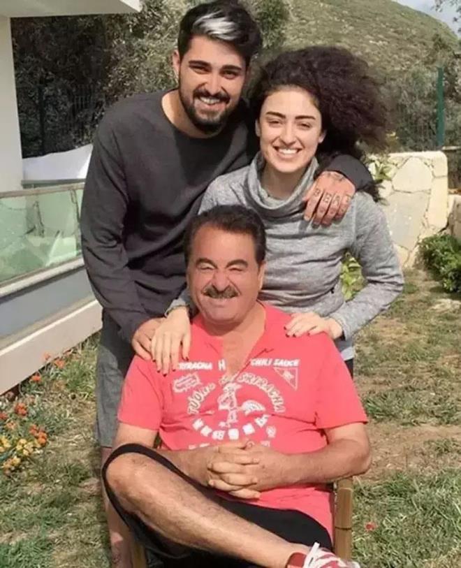 ''BTN EVLATLARIMA KARI Y BR BABAYIM''<p>    brahim Tatlses nceki gnlerde kz Dilan tak'a gnderme yapmt. Tatlses, ?Btn evlatlarma kar iyi bir babaym. Bir kii hari. Halkn adamym. Trkm, Trk olduum iin de iftihar ediyorum. Melek de benim kzm Urfa'da da iki kzm 3 tane kzm var. Drdn saymyorum. Elif Ada zaten bebek. Ben 72 yandaym hala alyorum. Bana ne yaptlarsa ocuklar aynen onlara yapsn.? demiti.