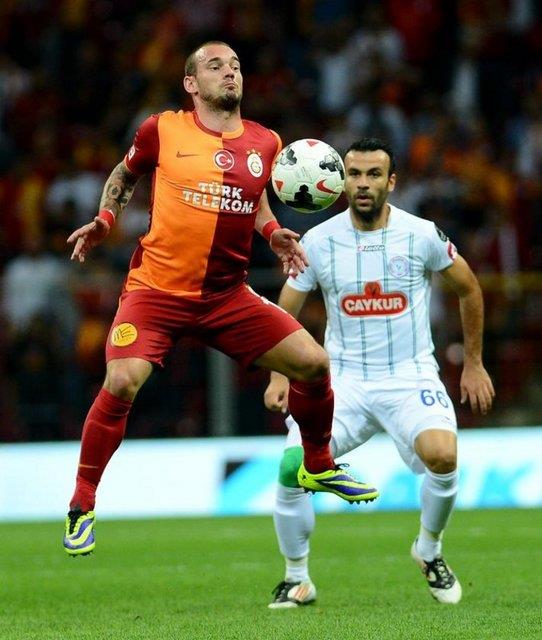 <p><b>Wesley Sneijder - Galatasaray </b></p>  19 milyon Euro'dan 17 milyon Euro'ya