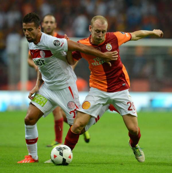 <p><b>Semih Kaya - Galatasaray </b></p>  4.5'tan 7 milyon Euro'ya