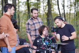 Oyuncu kadrolar iin grmeler devam ediyor<p>  Henz sete kmam olan birok dizi projesi iin oyuncu grmeleri sryor. Yapmclar, sektrdeki bte skntlarna ramen projeleri hayata geirmek iin almalara hz kesmeden devam ediyor. Sektrdeki bu dalgalanmalar, dizi projelerinin planlanmasndan finansmanna kadar zorlu srelerin altn iziyor.