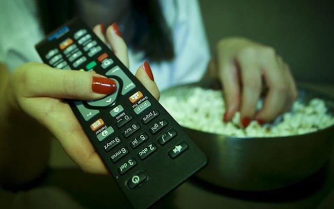 Televizyon dnyasnda maliyet ve reklam btesi dengesizlikleri, alt dizinin final yapmasna ve yeni projelerin ertelenmesine neden oldu. Baz yapmlar ise izleyiciyle bulumak iin gn sayyor. te detaylar...