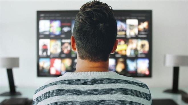 Yeni projeler 2025'e ertelendi<p>  Birsen Altunta?n haberine gre, u an hazrlk aamasnda olan baz projeler de 2025 ylna ertelendi. O3 Medya?nn ?Dn?, Most Yapm?n ?Halef? kod adl, Ay Yapm?n ?gal Gnlerinde Ak? ve Mia Yapm?n ?Dava? adl dizileri istenilen oyuncu kadrosu kurulamad iin ertelendi.