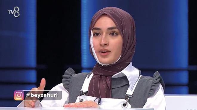 BEYZA DEVAM ETME KARARI ZERNE KONUTU  <p>  Beyza,"ncelikle burada olmaktan ok gurur duyuyorum. Buralara kadar gelmek, kt bir kaza geirmek ve devam etmek kolay deildi ama ben dediim gibi buraya kolay kolay gelmedim ve kolay kolay da pes etmem. 12'ye kalmak da byk bir baar. Diyecek ok szm yok. Yaramda ok gzel iyileiyor. nallah ampiyonlua kadar gideriz" eklinde konutu.