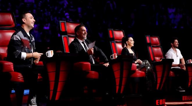 te yandan O Ses Trkiye'nin son sezonunda jri koltuunda; Ebru Gnde, Murat Boz, Ouzhan Ko ve Beyazt ztrk yer almt.