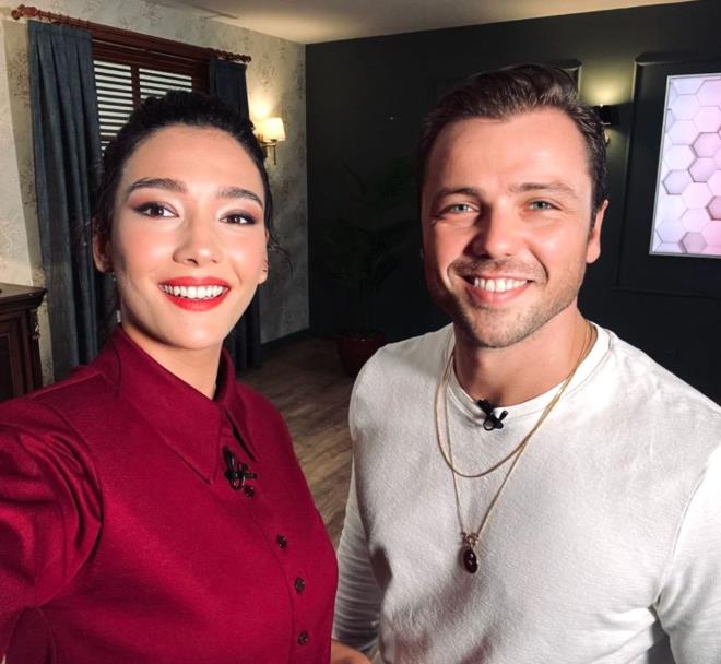 Yer ald dizi ve filmler<p>  2014: Medcezir: Elif<br>  2015-2016: O Hayat Benim: Zeynep<br>  2016: Familya: Su Beyolu<br>  2017-2018: Sz: Bahar Kutlu Karasu<br>  2018: ahin Tepesi: Verda zden<br>  2019: Her Yerde Sen: Selin Sever Erendil<br>  2020: 50 Metrekare<br>  2022-2023: Sfrnc Gn: Nisan<br>  2023: Tekilat: Neslihan