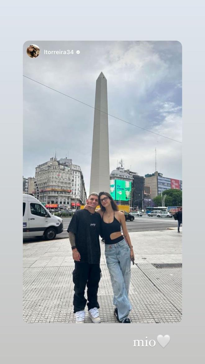 imdilerde tatillerine devam eden nl iftten Lucas Torreira, sevgilisiyle yeni bir pozunu paylat.